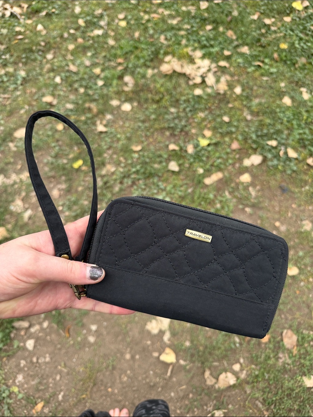 TRavelon shielded wallet zip clutch